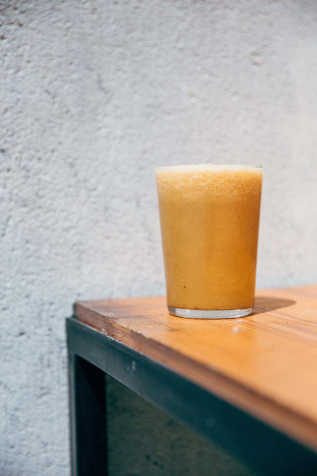 fresh-smoothie-in-glass-on-table - Ready Sweat Go